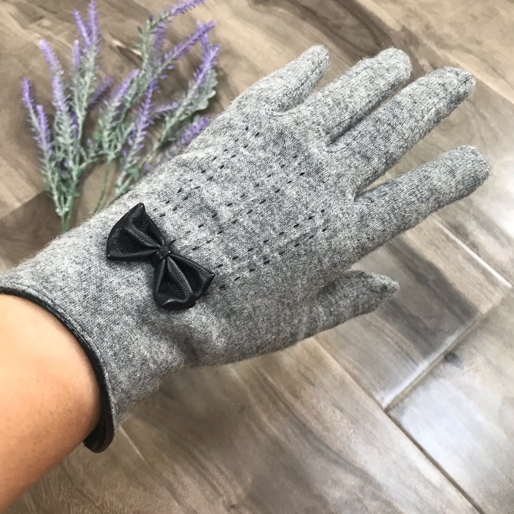 Classy & Cute Ladies Wool Bow Gloves - Picture 3 of 6